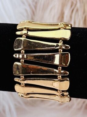 Vintage Goldtone Wide Band Stretch Bracelet